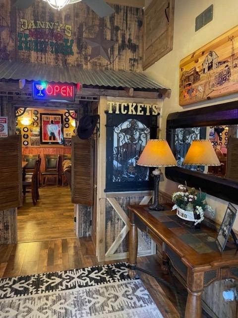 The Honky Tonk Cabin Long Valley Junction Bagian luar foto